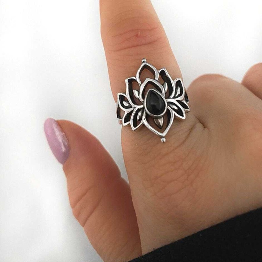 Ringen My Unique Style | White Lotus Ring - Black Onyx